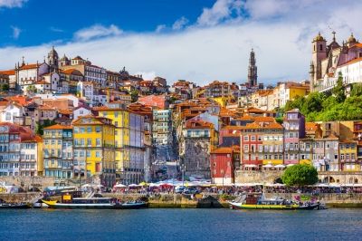 Altstadt von Porto in Portugal (SeanPavonePhoto / stock.adobe.com)  lizenziertes Stockfoto 
License Information available under 'Proof of Image Sources'